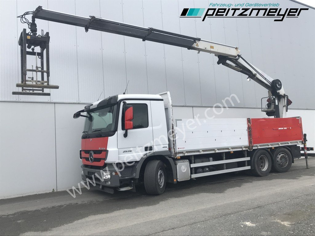 MERCEDES-BENZ Actros 2536 LL Pritsche HMF Heckkran m. Zange Baustoff - משאית צד נופל/ שטוחה, משאית מנוף: תמונה 1 MERCEDES-BENZ Actros 2536 LL Pritsche HMF Heckkran m. Zange Baustoff - משאית צד נופל/ שטוחה, משאית מנוף: תמונה 1