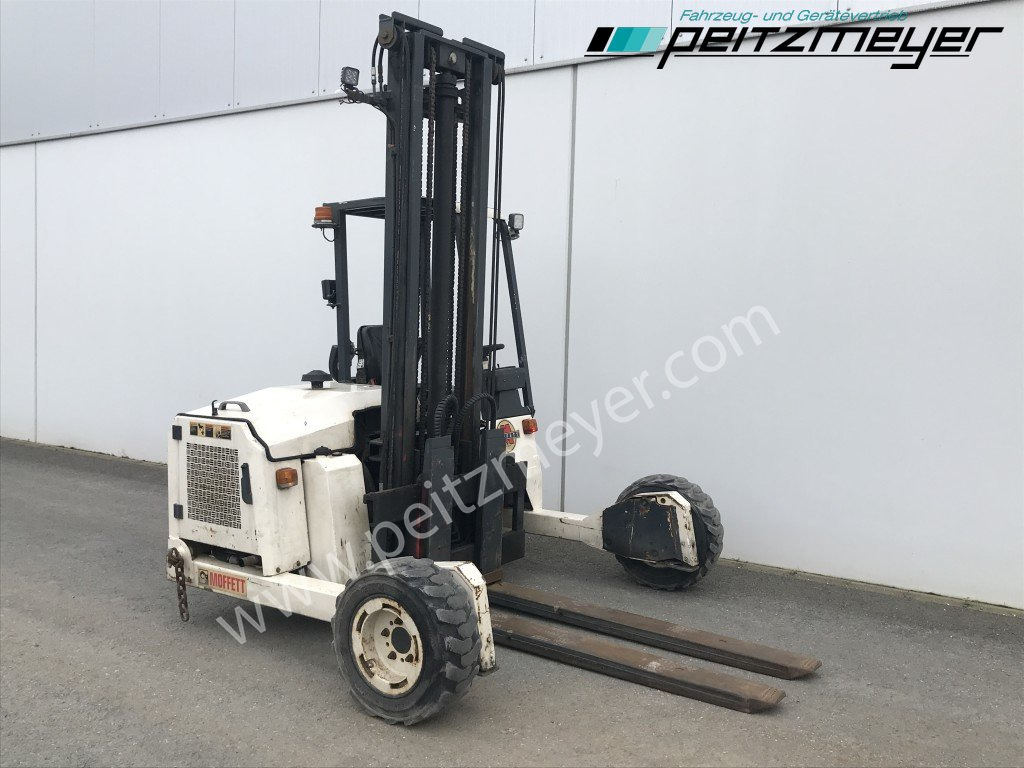 Moffett Mitnahmestapler M 2003 STM Allrad - מלגזה מותקנת על משאית: תמונה 2 Moffett Mitnahmestapler M 2003 STM Allrad - מלגזה מותקנת על משאית: תמונה 2