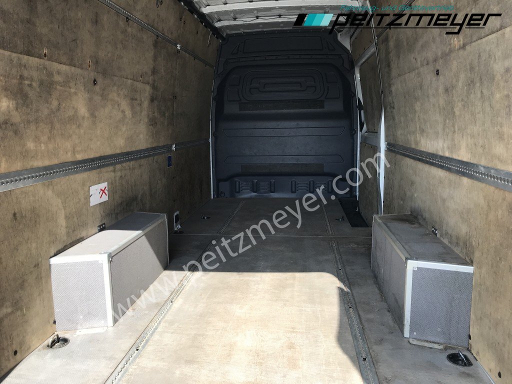 כלי רכב מסחרי עם לוח : תמונה 24