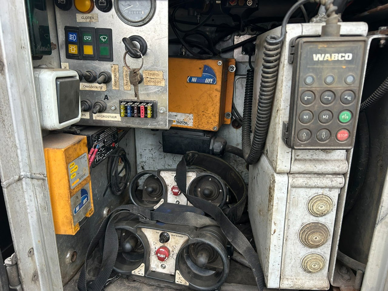 סמיטריילר מוביל מכולות/ החלפת גוף Hammar 195 HC / 20 ft, 2 x 20 ft 40 ft HC, power pack Diesel, Wireless controlle: תמונה 9