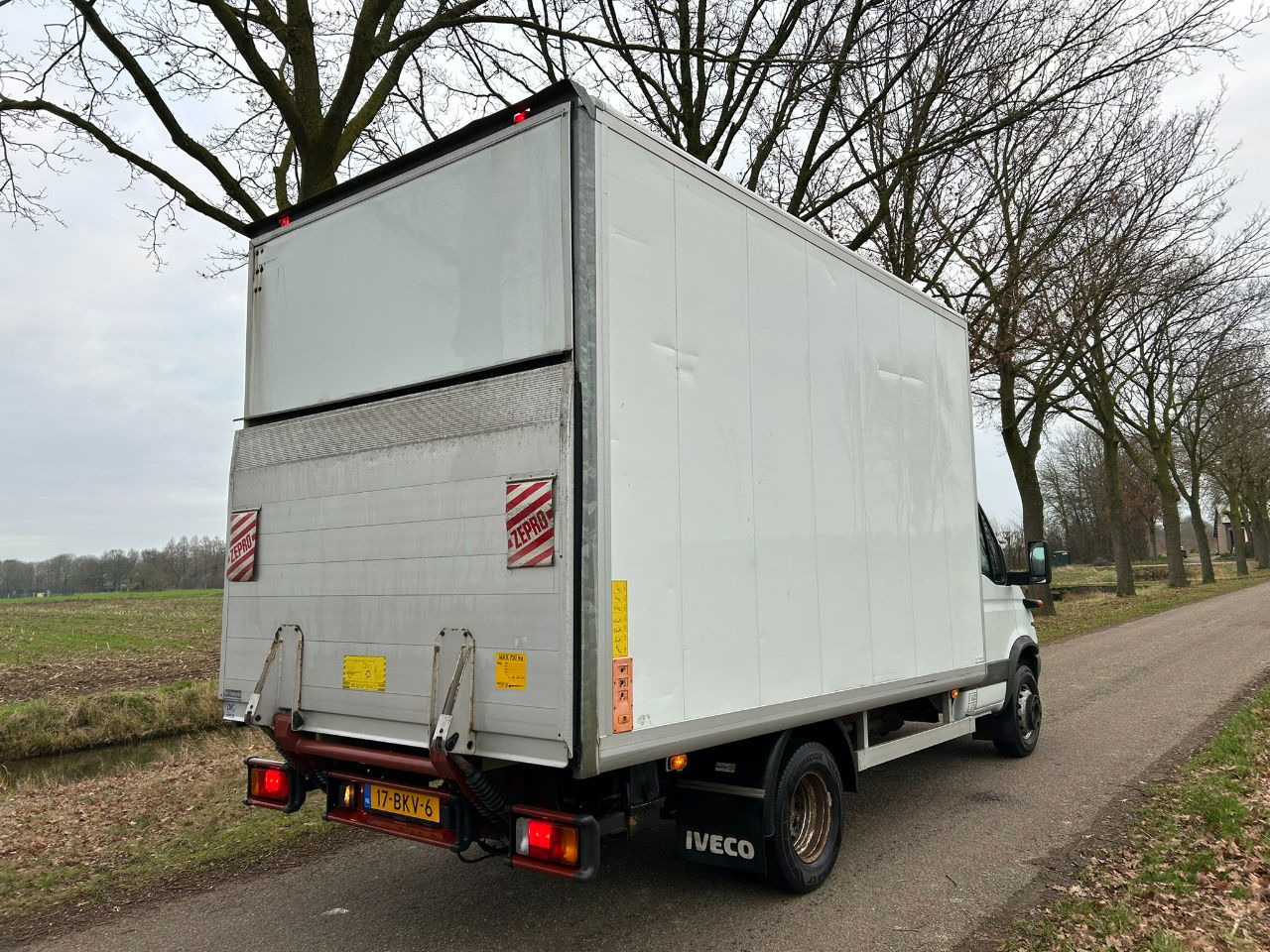 Iveco Daily 65 65 C 15 / laadklep 750 kg / apk 7-2026 / only 82068 km / bak H 237 B 226 L 417 - משאית תיבה: תמונה 3 Iveco Daily 65 65 C 15 / laadklep 750 kg / apk 7-2026 / only 82068 km / bak H 237 B 226 L 417 - משאית תיבה: תמונה 3