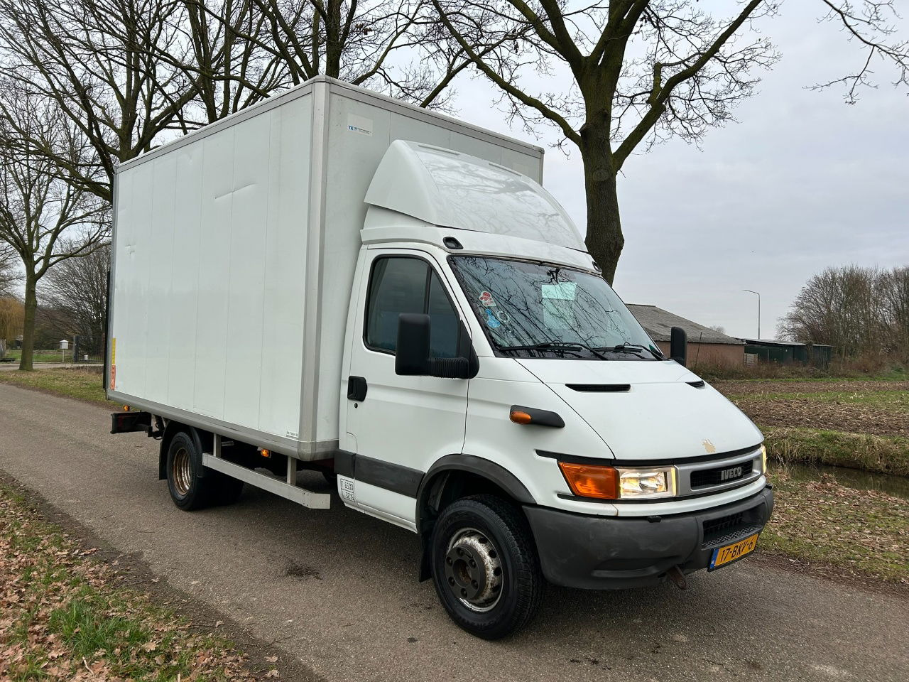 Iveco Daily 65 65 C 15 / laadklep 750 kg / apk 7-2026 / only 82068 km / bak H 237 B 226 L 417 - משאית תיבה: תמונה 2 Iveco Daily 65 65 C 15 / laadklep 750 kg / apk 7-2026 / only 82068 km / bak H 237 B 226 L 417 - משאית תיבה: תמונה 2