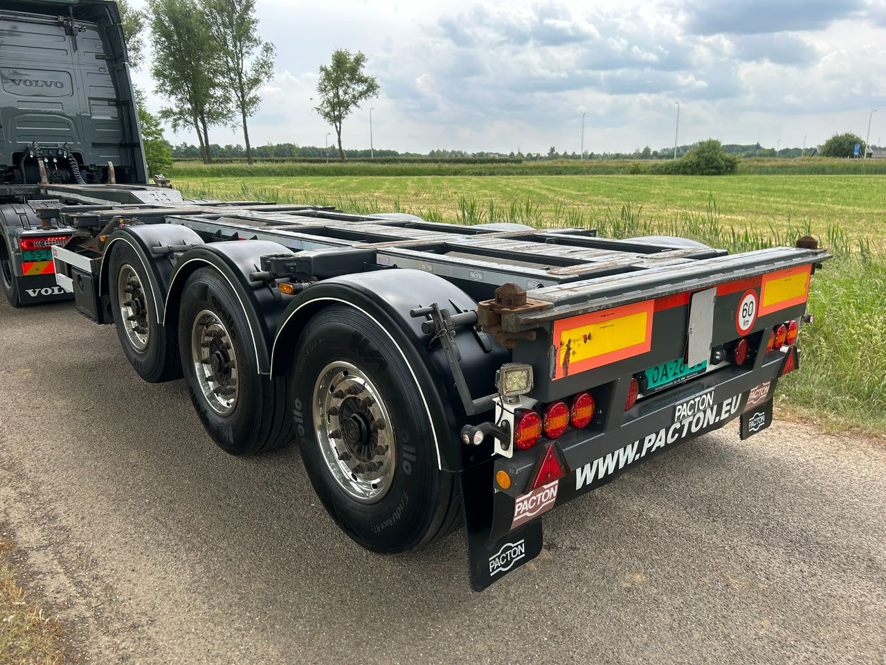 Pacton ET3 / Bpw Disc / Lifting axle / 2x20/30/40/45 ft hc / Tyres 80 / Tuf 3-20 - סמיטריילר מוביל מכולות/ החלפת גוף: תמונה 4 Pacton ET3 / Bpw Disc / Lifting axle / 2x20/30/40/45 ft hc / Tyres 80 / Tuf 3-20 - סמיטריילר מוביל מכולות/ החלפת גוף: תמונה 4