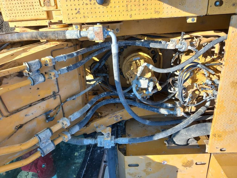 מחפר סורק Cat 350 (Abu Dhabi): תמונה 19