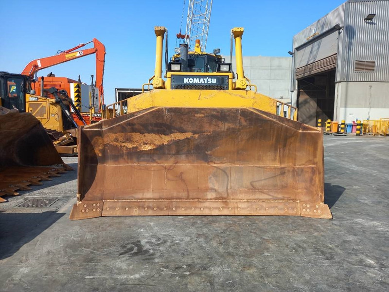 Komatsu D155A-6R (4 Pcs available in Abu Dhabi) - דחפור: תמונה 3 Komatsu D155A-6R (4 Pcs available in Abu Dhabi) - דחפור: תמונה 3