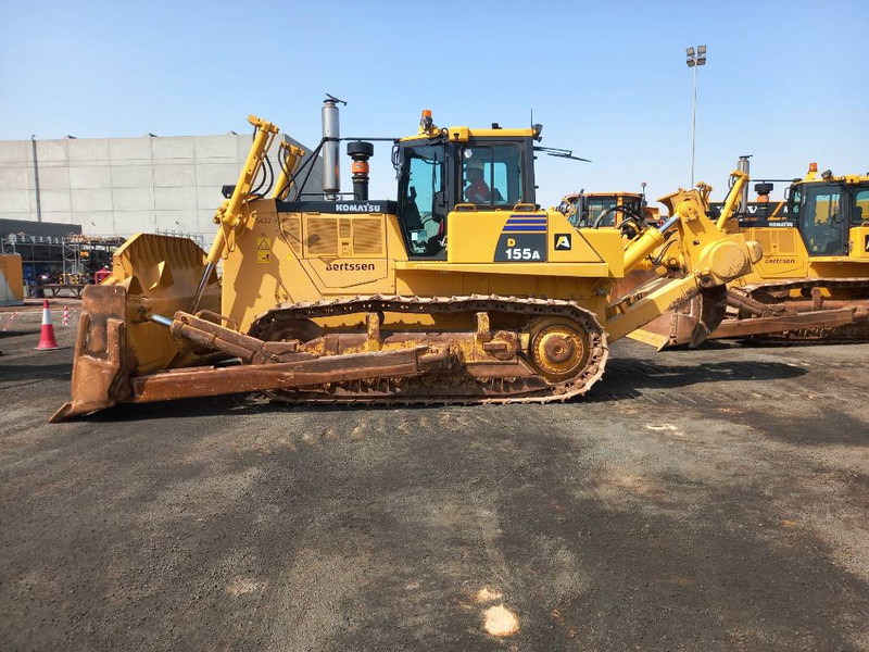 Komatsu D155A-6R (4 pieces available - Abu Dhabi) - דחפור: תמונה 1 Komatsu D155A-6R (4 pieces available - Abu Dhabi) - דחפור: תמונה 1