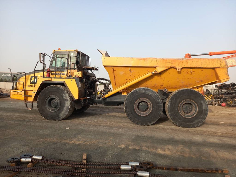 Komatsu HM400-3R (4 pcs available in Abu Dhabi) - מסיר פסולת מפרקי: תמונה 1 Komatsu HM400-3R (4 pcs available in Abu Dhabi) - מסיר פסולת מפרקי: תמונה 1