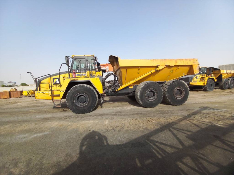 Komatsu HM400-3R (4 pcs available in Abu Dhabi) - מסיר פסולת מפרקי: תמונה 1 Komatsu HM400-3R (4 pcs available in Abu Dhabi) - מסיר פסולת מפרקי: תמונה 1
