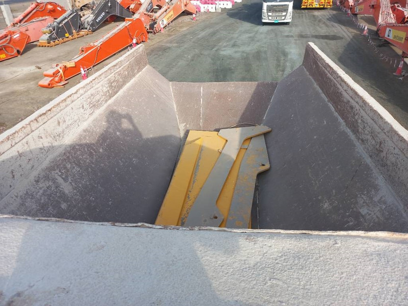 Komatsu HM400-3R (4 pcs available in Abu Dhabi) - מסיר פסולת מפרקי: תמונה 5 Komatsu HM400-3R (4 pcs available in Abu Dhabi) - מסיר פסולת מפרקי: תמונה 5