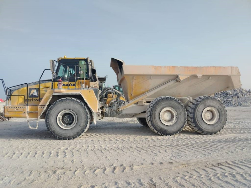Komatsu HM400-3R (4 pieces available in Abu Dhabi) - מסיר פסולת מפרקי: תמונה 1 Komatsu HM400-3R (4 pieces available in Abu Dhabi) - מסיר פסולת מפרקי: תמונה 1