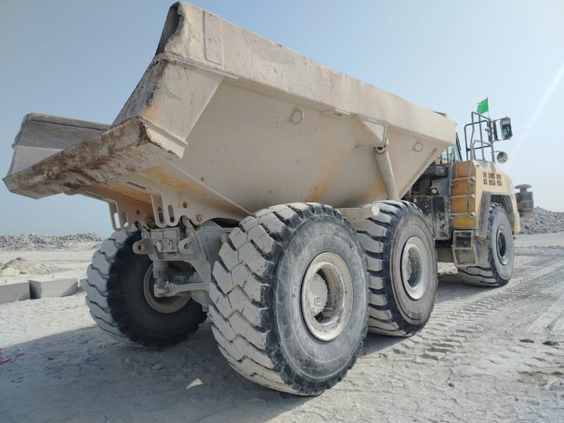 Komatsu HM400-3R (4 pieces available in Abu Dhabi) - מסיר פסולת מפרקי: תמונה 5 Komatsu HM400-3R (4 pieces available in Abu Dhabi) - מסיר פסולת מפרקי: תמונה 5