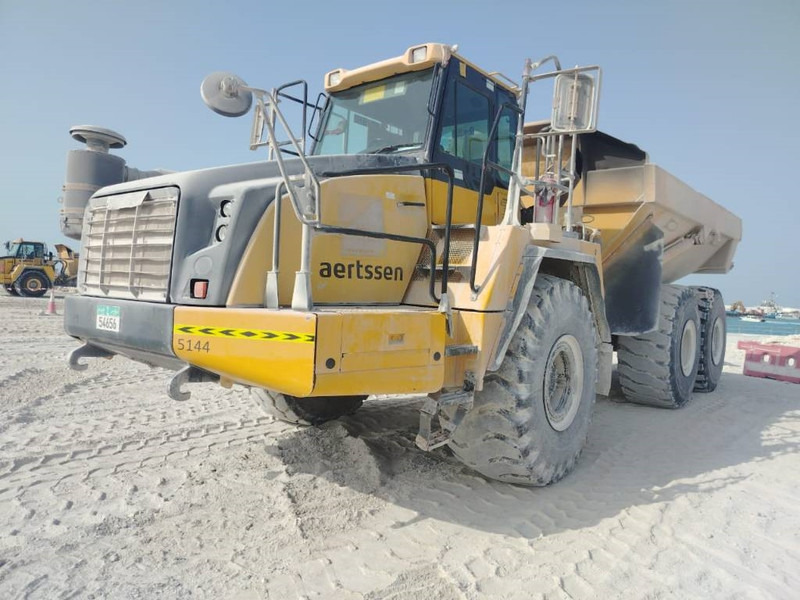 Komatsu HM400-3R (4 pieces available in Abu Dhabi) - מסיר פסולת מפרקי: תמונה 3 Komatsu HM400-3R (4 pieces available in Abu Dhabi) - מסיר פסולת מפרקי: תמונה 3