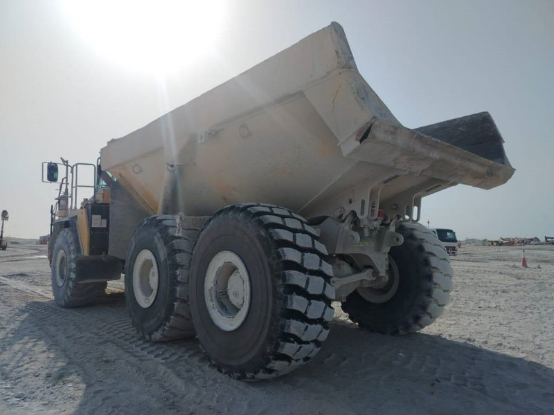 Komatsu HM400-3R (4 pieces available in Abu Dhabi) - מסיר פסולת מפרקי: תמונה 4 Komatsu HM400-3R (4 pieces available in Abu Dhabi) - מסיר פסולת מפרקי: תמונה 4