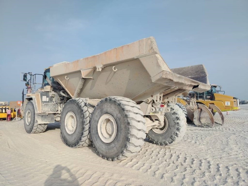 Komatsu HM400-3R (4 pieces available in Abu Dhabi) - מסיר פסולת מפרקי: תמונה 3 Komatsu HM400-3R (4 pieces available in Abu Dhabi) - מסיר פסולת מפרקי: תמונה 3