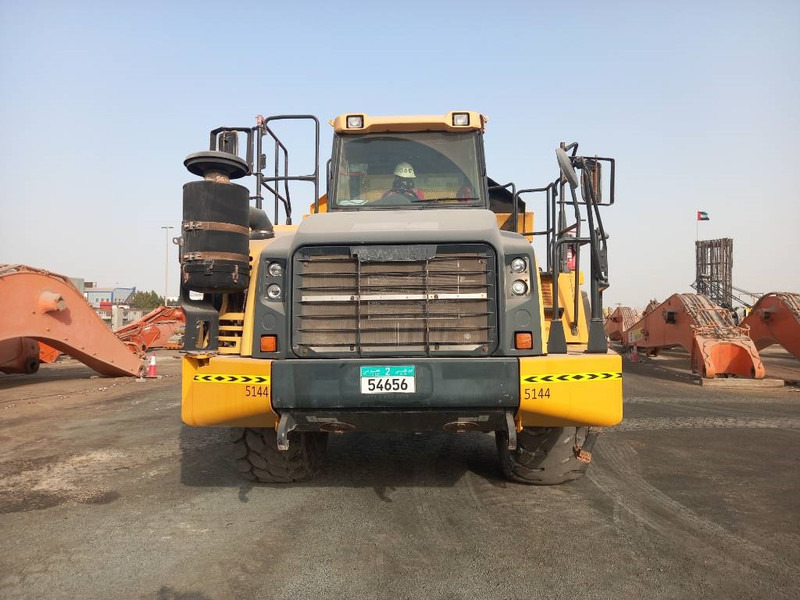 Komatsu HM400-3R (4pcs available in Abu Dhabi) - מסיר פסולת מפרקי: תמונה 5 Komatsu HM400-3R (4pcs available in Abu Dhabi) - מסיר פסולת מפרקי: תמונה 5