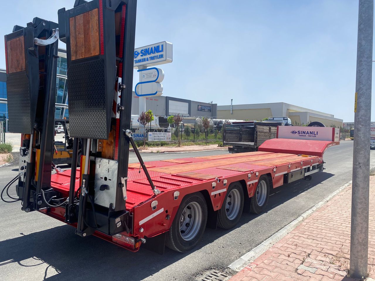 Lowbed Sinan Trailer Lowbed 3 axle - סמיטריילר עם מטען נמוך: תמונה 3 Lowbed Sinan Trailer Lowbed 3 axle - סמיטריילר עם מטען נמוך: תמונה 3