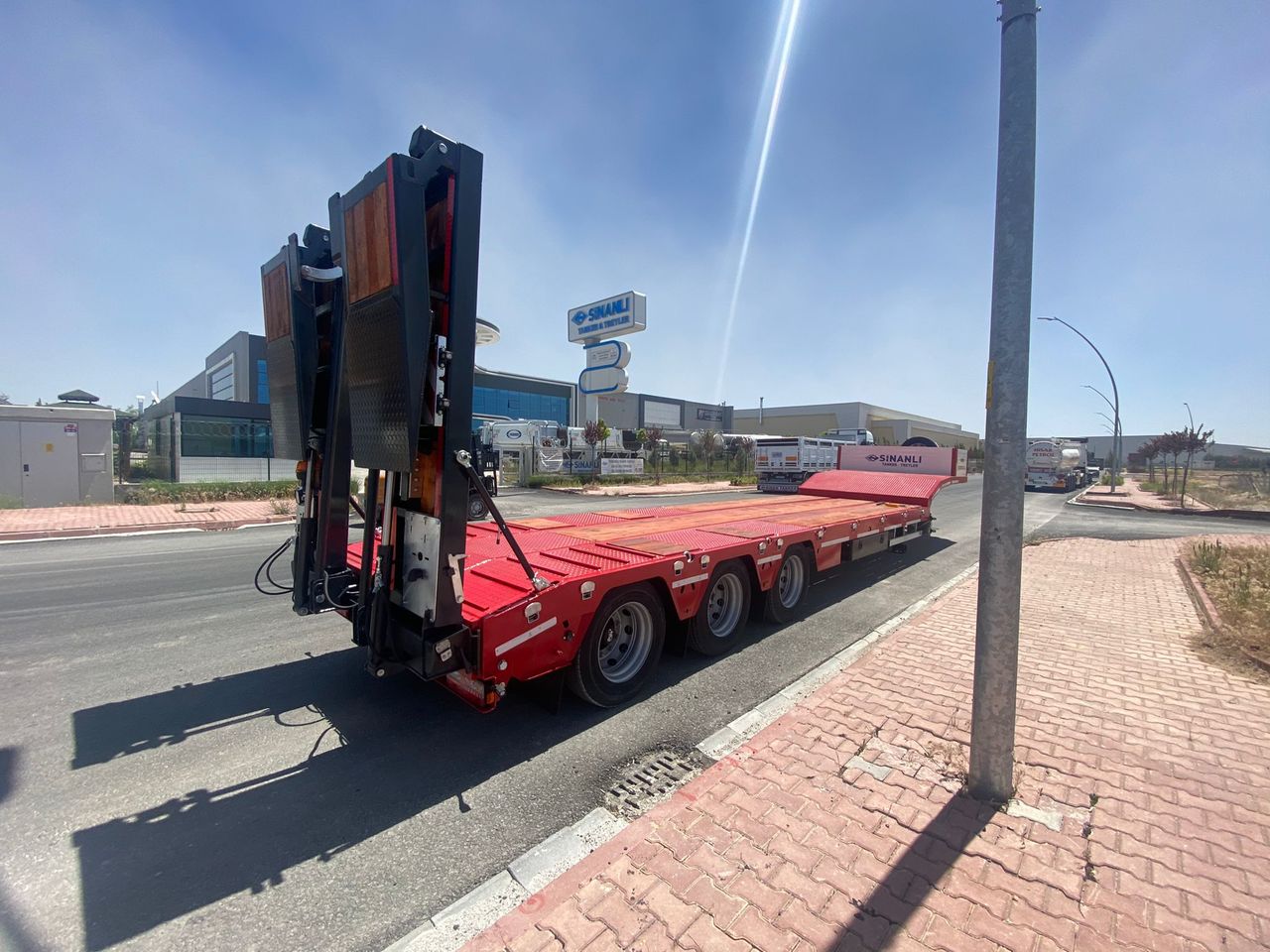 Lowbed Sinan Trailer Lowbed 3 axle - סמיטריילר עם מטען נמוך: תמונה 2 Lowbed Sinan Trailer Lowbed 3 axle - סמיטריילר עם מטען נמוך: תמונה 2