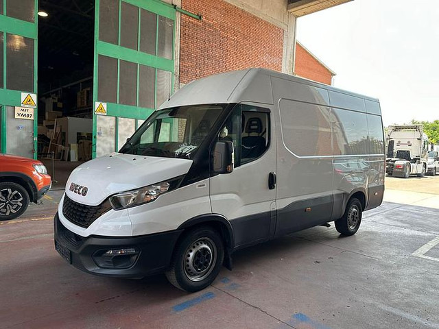 Iveco 35S16 - כלי רכב מסחרי עם לוח: תמונה 1 Iveco 35S16 - כלי רכב מסחרי עם לוח: תמונה 1