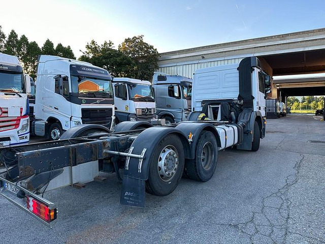Mercedes-Benz ACTROS 2532 - משאית עם שלדת תא: תמונה 4 Mercedes-Benz ACTROS 2532 - משאית עם שלדת תא: תמונה 4