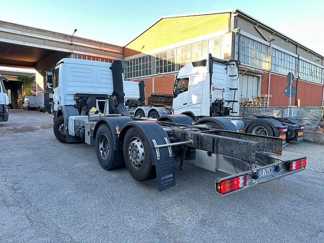 Mercedes-Benz ACTROS 2532 - משאית עם שלדת תא: תמונה 3 Mercedes-Benz ACTROS 2532 - משאית עם שלדת תא: תמונה 3