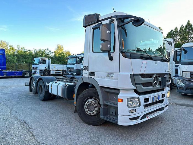 Mercedes-Benz ACTROS 2532 - משאית עם שלדת תא: תמונה 1 Mercedes-Benz ACTROS 2532 - משאית עם שלדת תא: תמונה 1