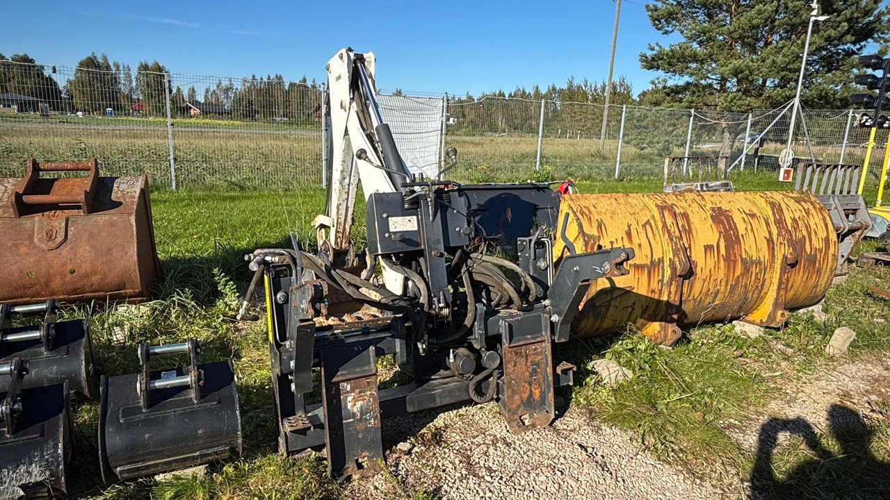 BOBCAT R30S Backhoe Attachment, excavation arm. - מעמיס היגוי החלקה: תמונה 2 BOBCAT R30S Backhoe Attachment, excavation arm. - מעמיס היגוי החלקה: תמונה 2