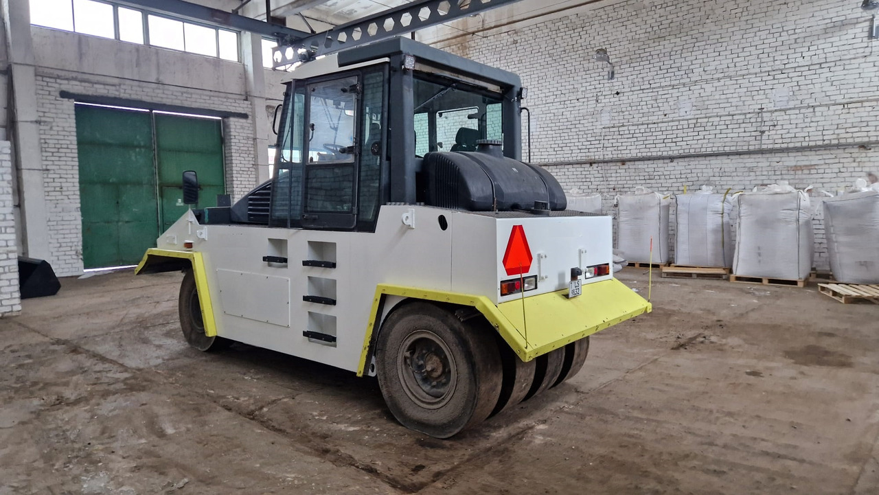 BOMAG BW24 R - רולר פניאומטי: תמונה 3 BOMAG BW24 R - רולר פניאומטי: תמונה 3