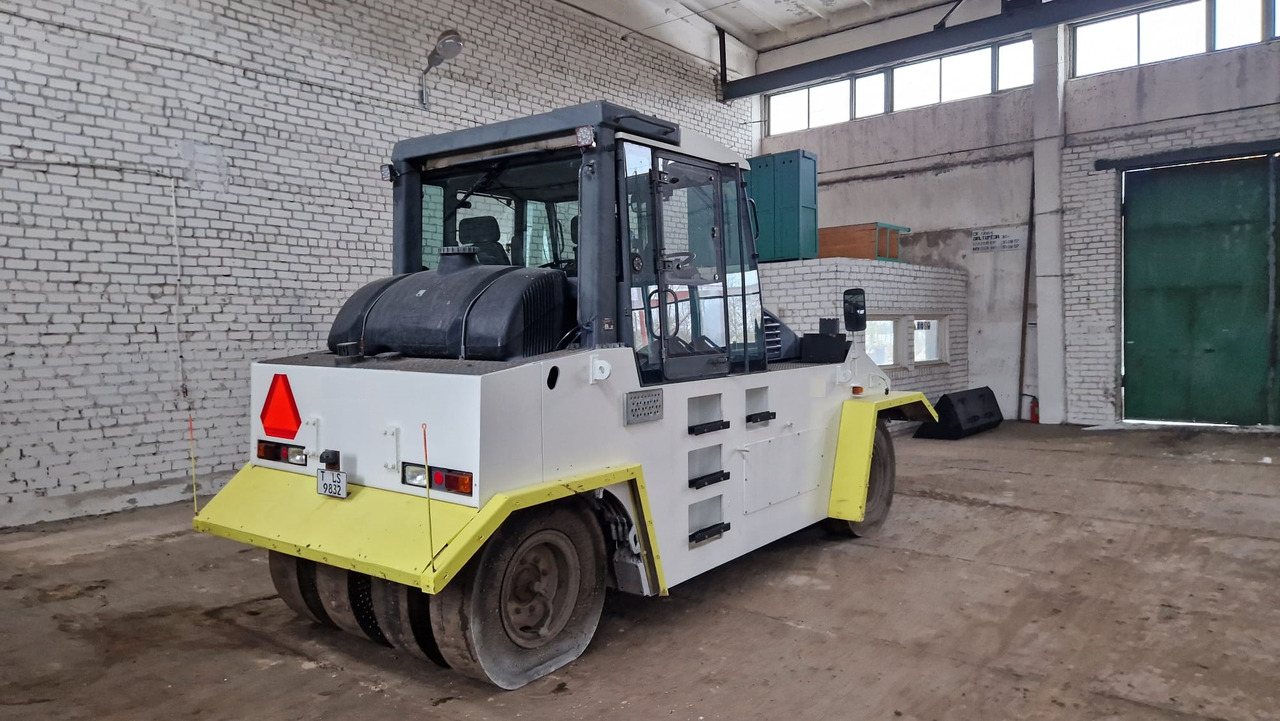 BOMAG BW24 R - רולר פניאומטי: תמונה 2 BOMAG BW24 R - רולר פניאומטי: תמונה 2