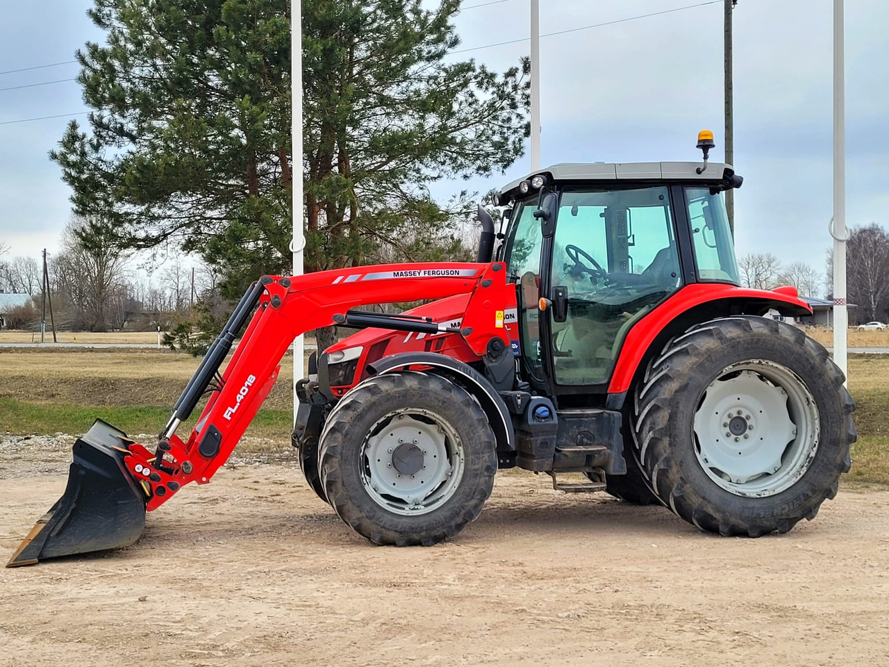 Massey Ferguson 5711 Dyna 4 - טרקטור חקלאי: תמונה 5 Massey Ferguson 5711 Dyna 4 - טרקטור חקלאי: תמונה 5