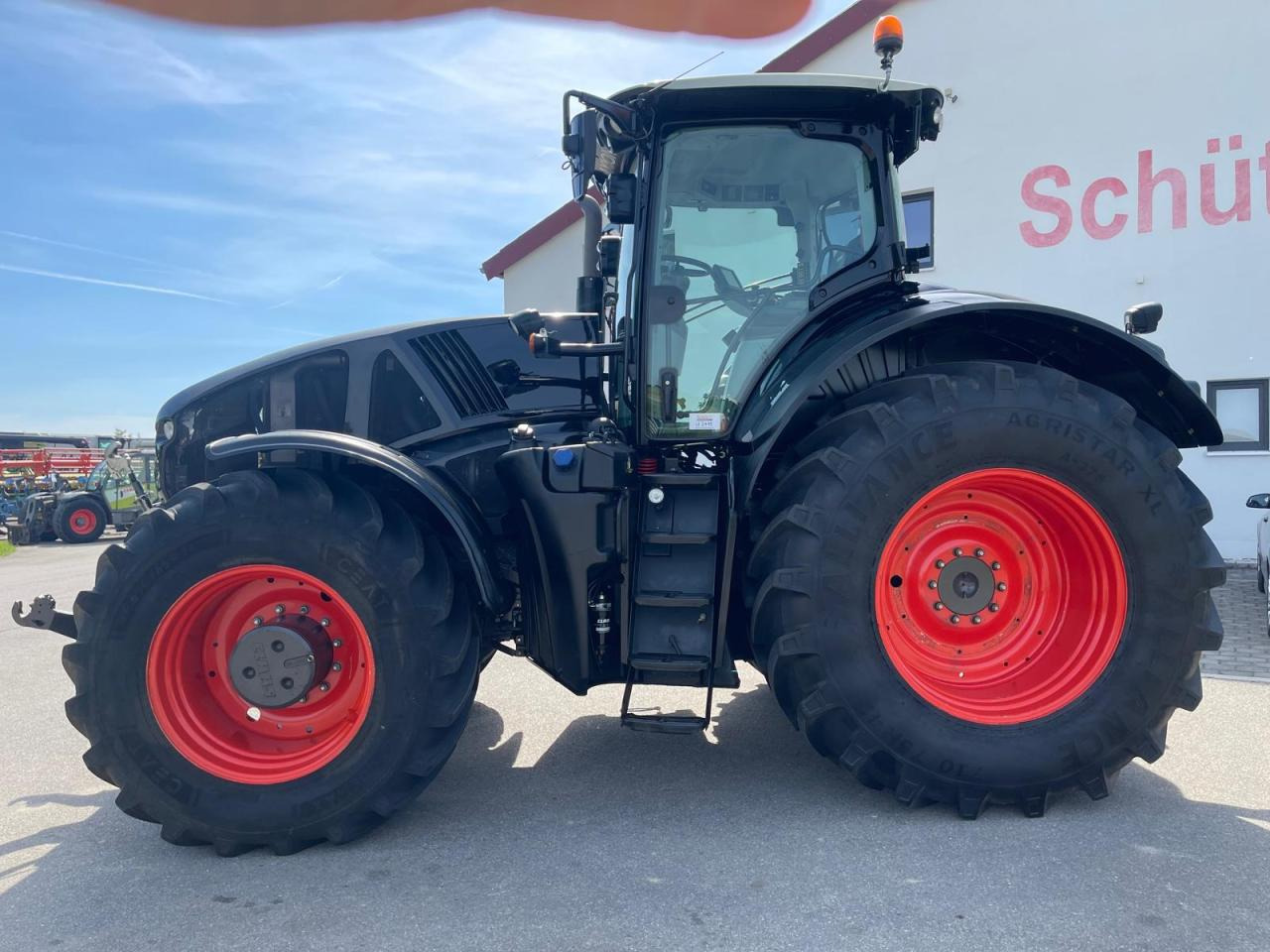 CLAAS Axion 920 CMATIC mit FZW, Black, Schwarz - טרקטור חקלאי: תמונה 2 CLAAS Axion 920 CMATIC mit FZW, Black, Schwarz - טרקטור חקלאי: תמונה 2