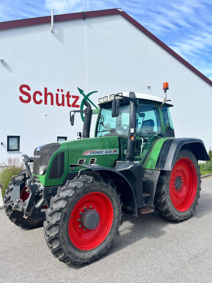 Fendt 820 Vario Com3 mit GPS / neuer Motor / 9647 Bh - טרקטור חקלאי: תמונה 1 Fendt 820 Vario Com3 mit GPS / neuer Motor / 9647 Bh - טרקטור חקלאי: תמונה 1