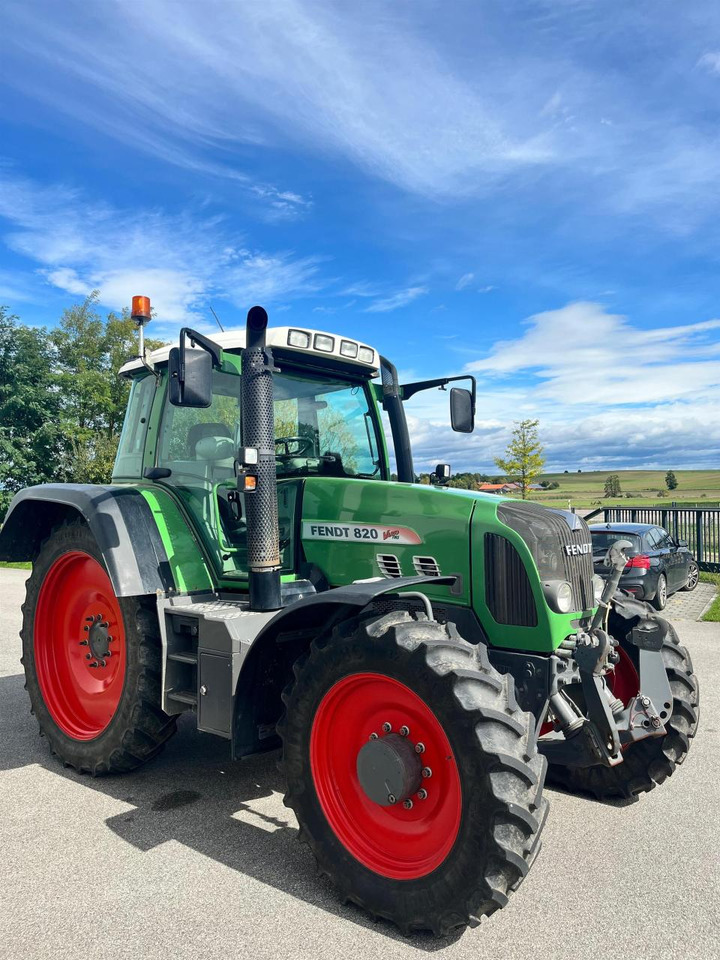 Fendt 820 Vario Com3 mit GPS / neuer Motor / 9647 Bh - טרקטור חקלאי: תמונה 5 Fendt 820 Vario Com3 mit GPS / neuer Motor / 9647 Bh - טרקטור חקלאי: תמונה 5