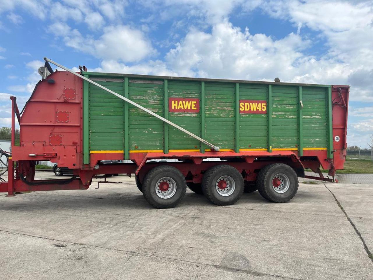 HAWE Tridem SDW 45T mit Heckentleerung - מסיר פסולת/ קרון נגרר חקלאי: תמונה 1 HAWE Tridem SDW 45T mit Heckentleerung - מסיר פסולת/ קרון נגרר חקלאי: תמונה 1