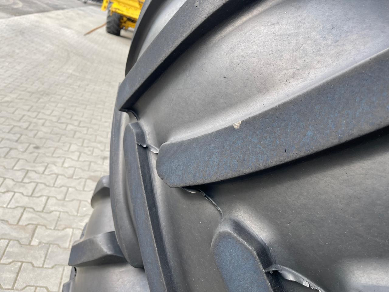 John Deere Kompletträder von 6R250, 650/65 R42 mit Bridgestone Decken aus 2019, ca. 50 % - טרקטור חקלאי: תמונה 5 John Deere Kompletträder von 6R250, 650/65 R42 mit Bridgestone Decken aus 2019, ca. 50 % - טרקטור חקלאי: תמונה 5