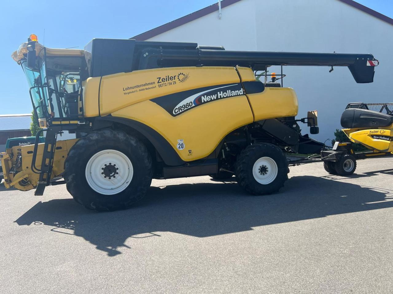 New Holland CR 980, Allrad, Maisausrüstung, Schneidwerk - מקצרת קומבינה: תמונה 2 New Holland CR 980, Allrad, Maisausrüstung, Schneidwerk - מקצרת קומבינה: תמונה 2