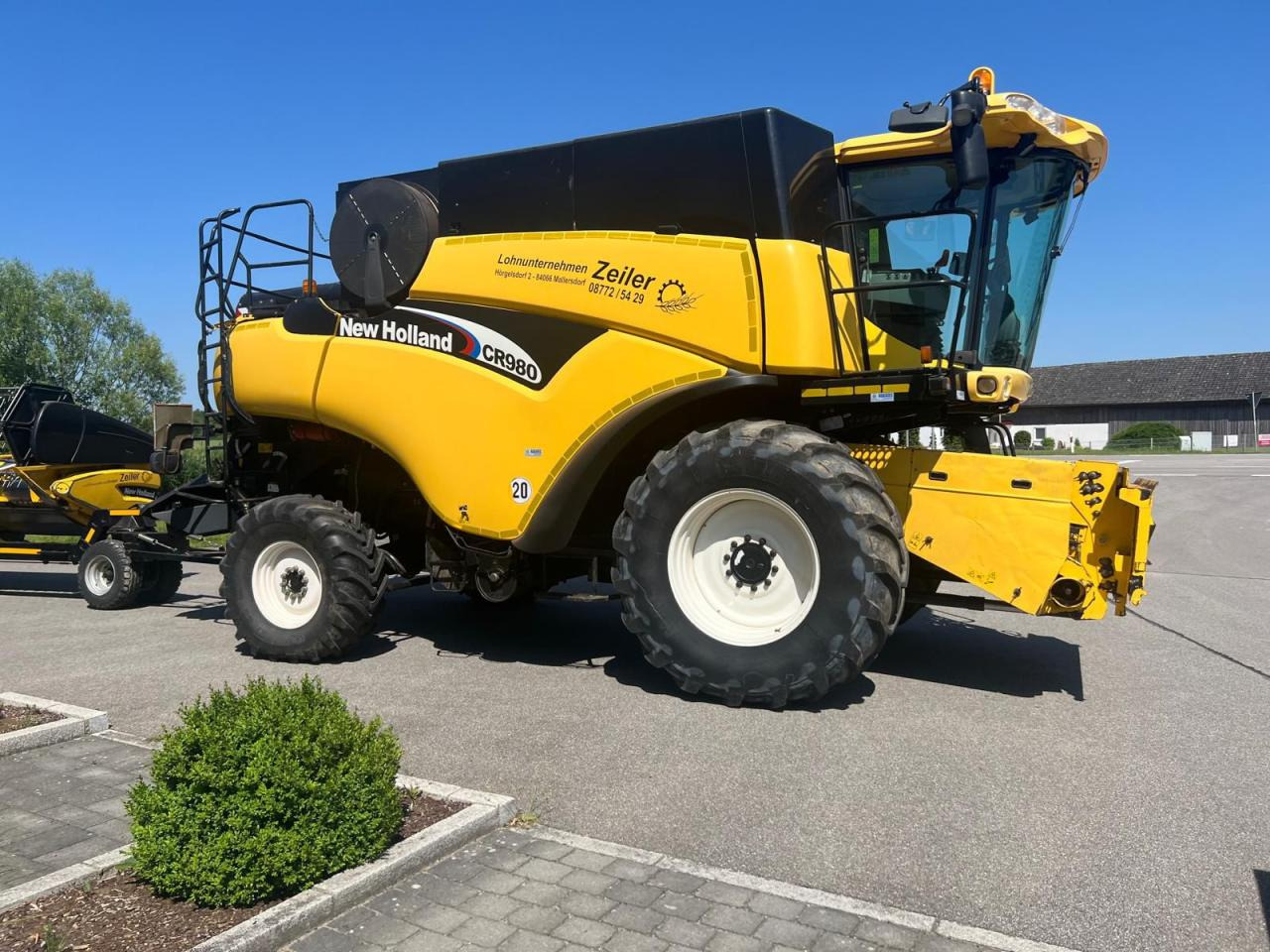 New Holland CR 980, Allrad, Maisausrüstung, Schneidwerk - מקצרת קומבינה: תמונה 4 New Holland CR 980, Allrad, Maisausrüstung, Schneidwerk - מקצרת קומבינה: תמונה 4