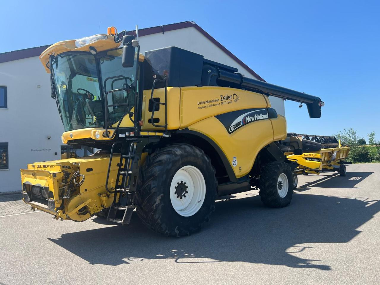 New Holland CR 980, Allrad, Maisausrüstung, Schneidwerk - מקצרת קומבינה: תמונה 1 New Holland CR 980, Allrad, Maisausrüstung, Schneidwerk - מקצרת קומבינה: תמונה 1