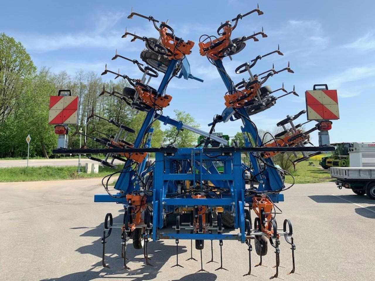 Schmotzer Hackgerät 8 - reihig, 75cm, mit Section Controll und Verschieberahmen, Schmotzer - ציוד עיבוד קרקע: תמונה 3 Schmotzer Hackgerät 8 - reihig, 75cm, mit Section Controll und Verschieberahmen, Schmotzer - ציוד עיבוד קרקע: תמונה 3