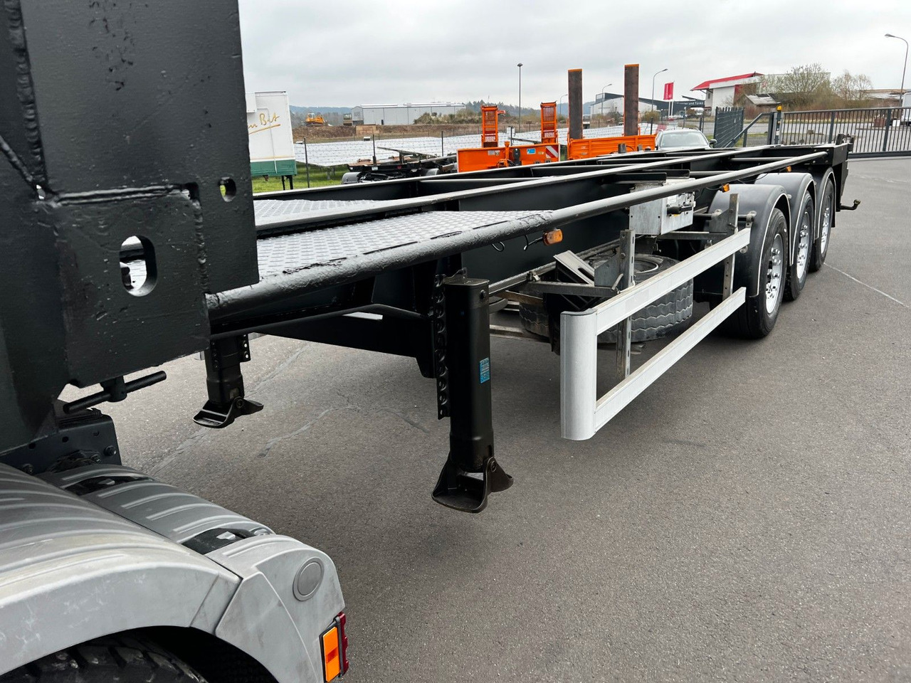 H&W 3- Achs Auflieger für Presscontainer H&W 3- Achs Auflieger für Presscontainer - סמיטריילר מוביל מכולות/ החלפת גוף: תמונה 4 H&W 3- Achs Auflieger für Presscontainer H&W 3- Achs Auflieger für Presscontainer - סמיטריילר מוביל מכולות/ החלפת גוף: תמונה 4