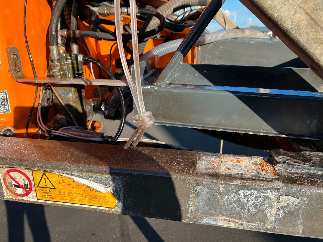 Küpper Weisser IMSSN E 35050HFH Küpper Weisser IMSSN E 35050HFH - מפזר חול/ מלח עבור כלי רכב עירוני/ מיוחד: תמונה 4 Küpper Weisser IMSSN E 35050HFH Küpper Weisser IMSSN E 35050HFH - מפזר חול/ מלח עבור כלי רכב עירוני/ מיוחד: תמונה 4