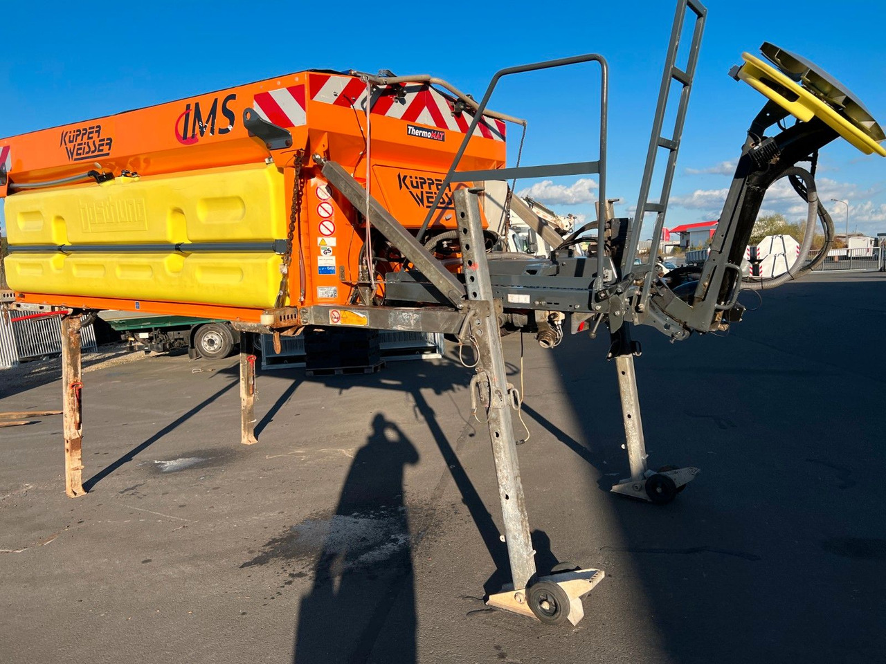 Küpper Weisser IMSSN E 35050HFH Küpper Weisser IMSSN E 35050HFH - מפזר חול/ מלח עבור כלי רכב עירוני/ מיוחד: תמונה 2 Küpper Weisser IMSSN E 35050HFH Küpper Weisser IMSSN E 35050HFH - מפזר חול/ מלח עבור כלי רכב עירוני/ מיוחד: תמונה 2