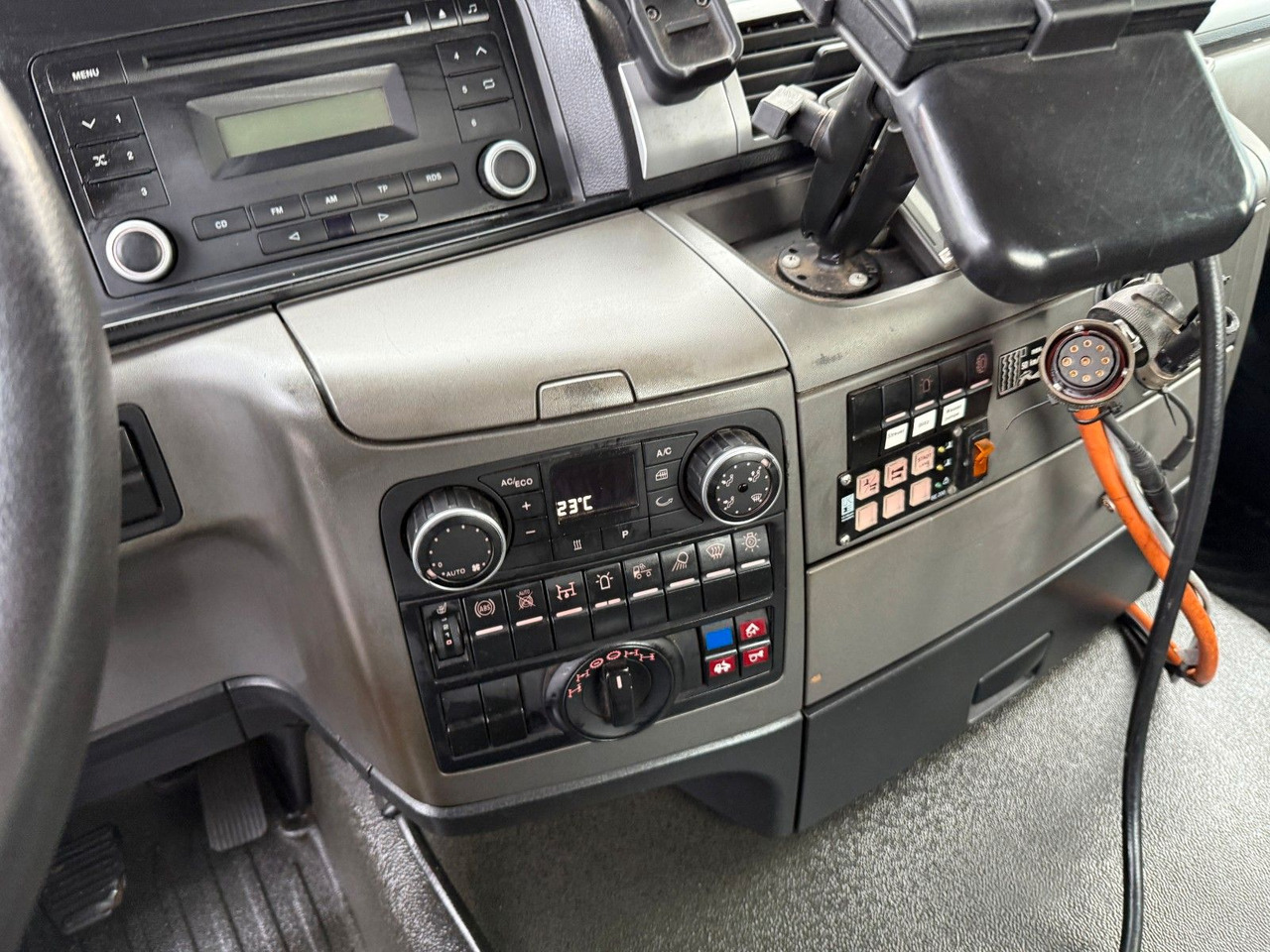 MAN TGS 18.360 4x4 Winterdienst Meiller Abroller - משאית הרמת וו: תמונה 5 MAN TGS 18.360 4x4 Winterdienst Meiller Abroller - משאית הרמת וו: תמונה 5