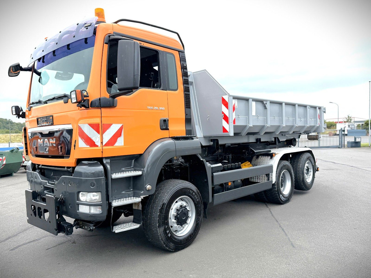 MAN TGS 28.360 6x4-4BL Meiller RK20.55 Winterdienst - משאית הרמת וו: תמונה 1 MAN TGS 28.360 6x4-4BL Meiller RK20.55 Winterdienst - משאית הרמת וו: תמונה 1