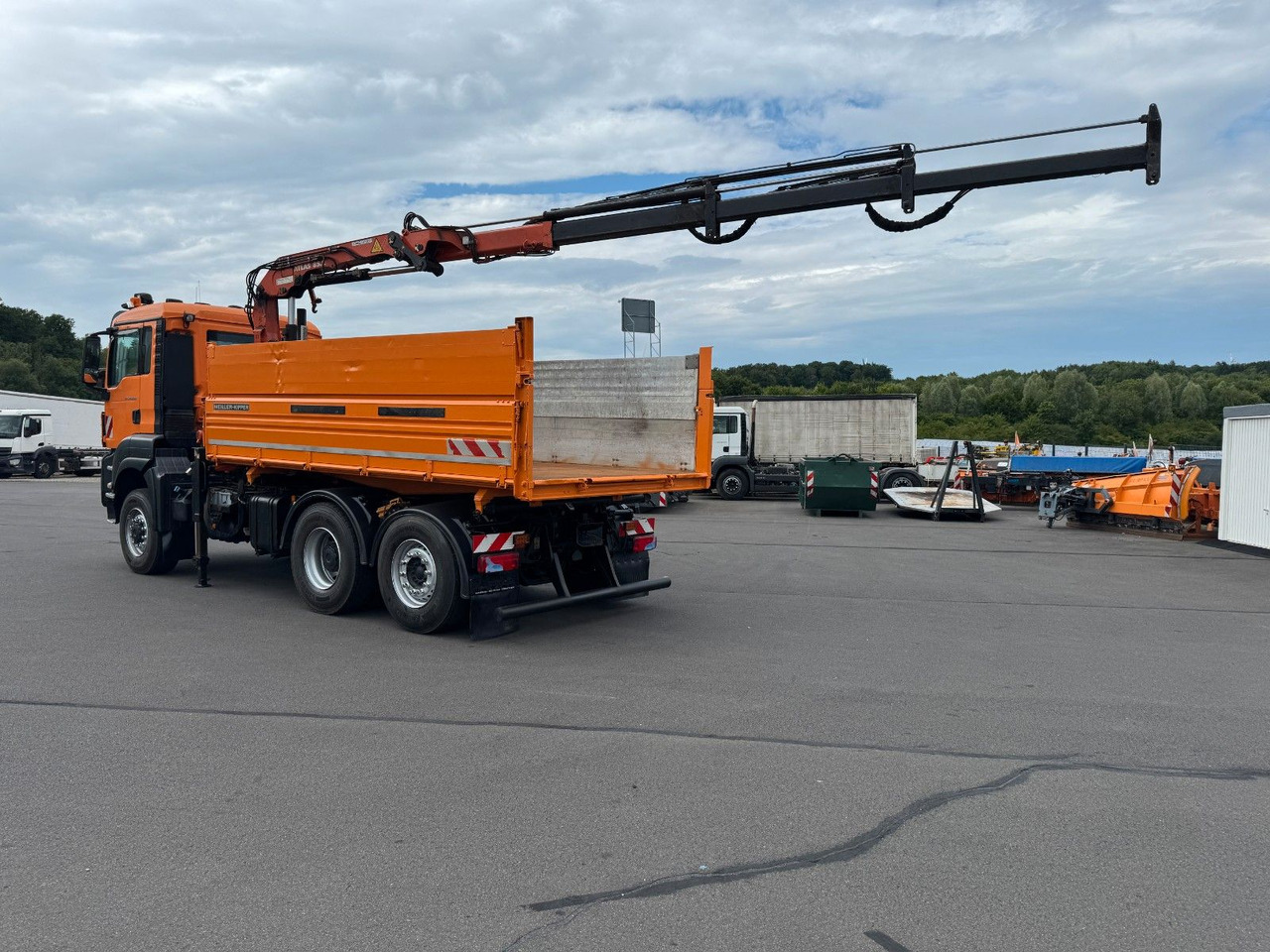 MAN TGS 28.400 6x4-4 BL Kipper / Kran / Winterdienst - מזהיר, משאית מנוף: תמונה 2 MAN TGS 28.400 6x4-4 BL Kipper / Kran / Winterdienst - מזהיר, משאית מנוף: תמונה 2
