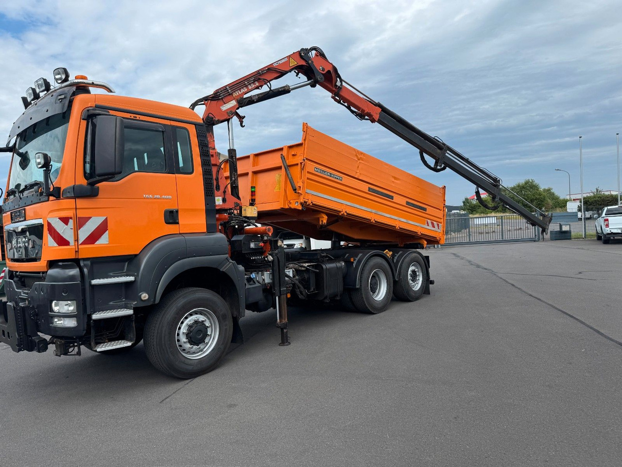 MAN TGS 28.400 6x4-4 BL Kipper / Kran / Winterdienst - מזהיר, משאית מנוף: תמונה 1 MAN TGS 28.400 6x4-4 BL Kipper / Kran / Winterdienst - מזהיר, משאית מנוף: תמונה 1