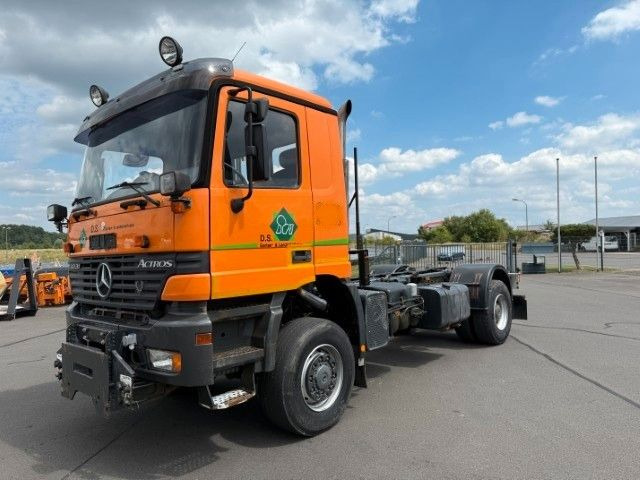 Mercedes-Benz Actros 2031 4x4 Hydraulik + Wechselsystem - משאית עם שלדת תא: תמונה 1 Mercedes-Benz Actros 2031 4x4 Hydraulik + Wechselsystem - משאית עם שלדת תא: תמונה 1