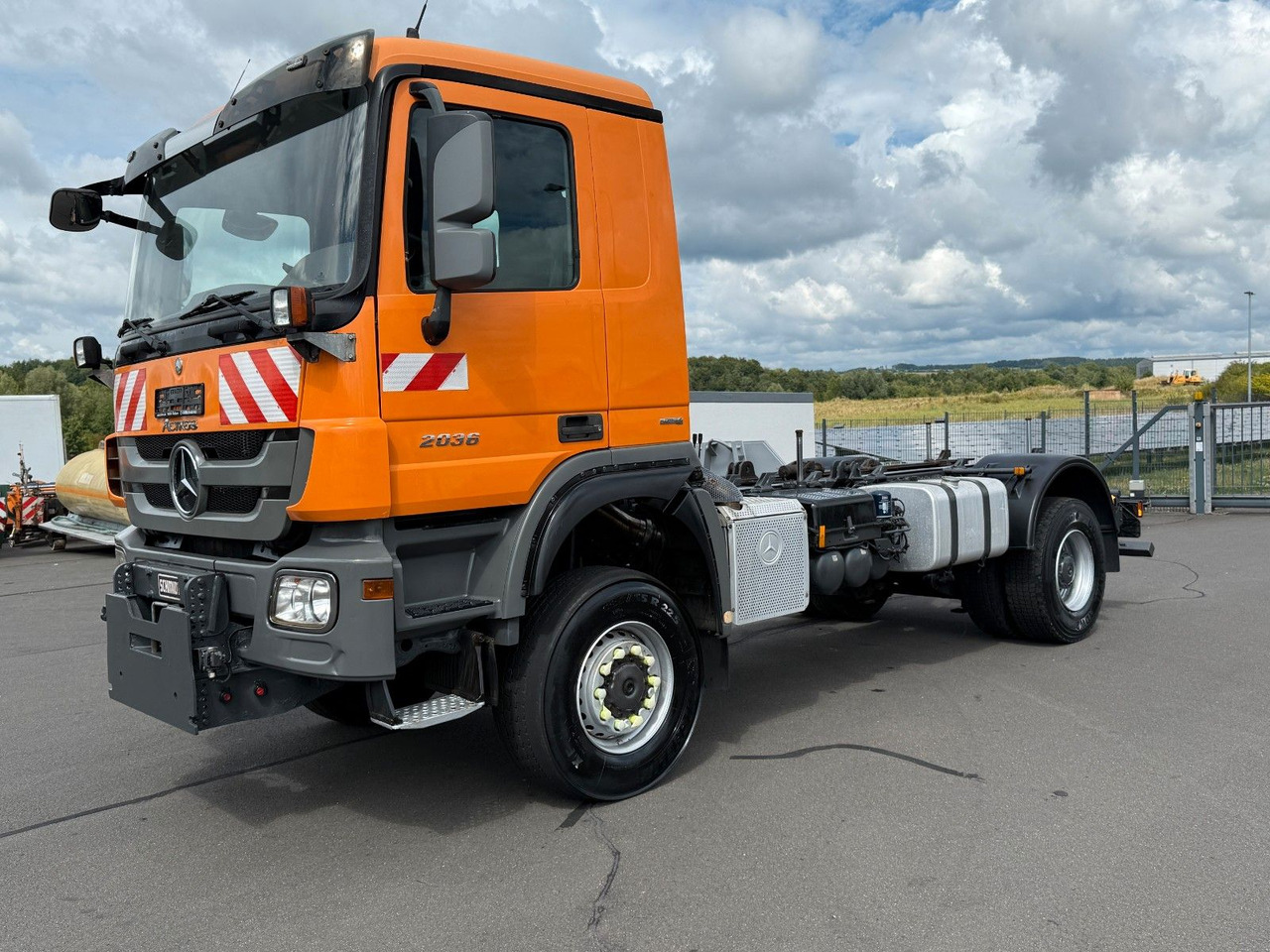 Mercedes-Benz Actros 2036 4x4 Dautelwechselsystem Winterdienst - משאית עם שלדת תא: תמונה 1 Mercedes-Benz Actros 2036 4x4 Dautelwechselsystem Winterdienst - משאית עם שלדת תא: תמונה 1