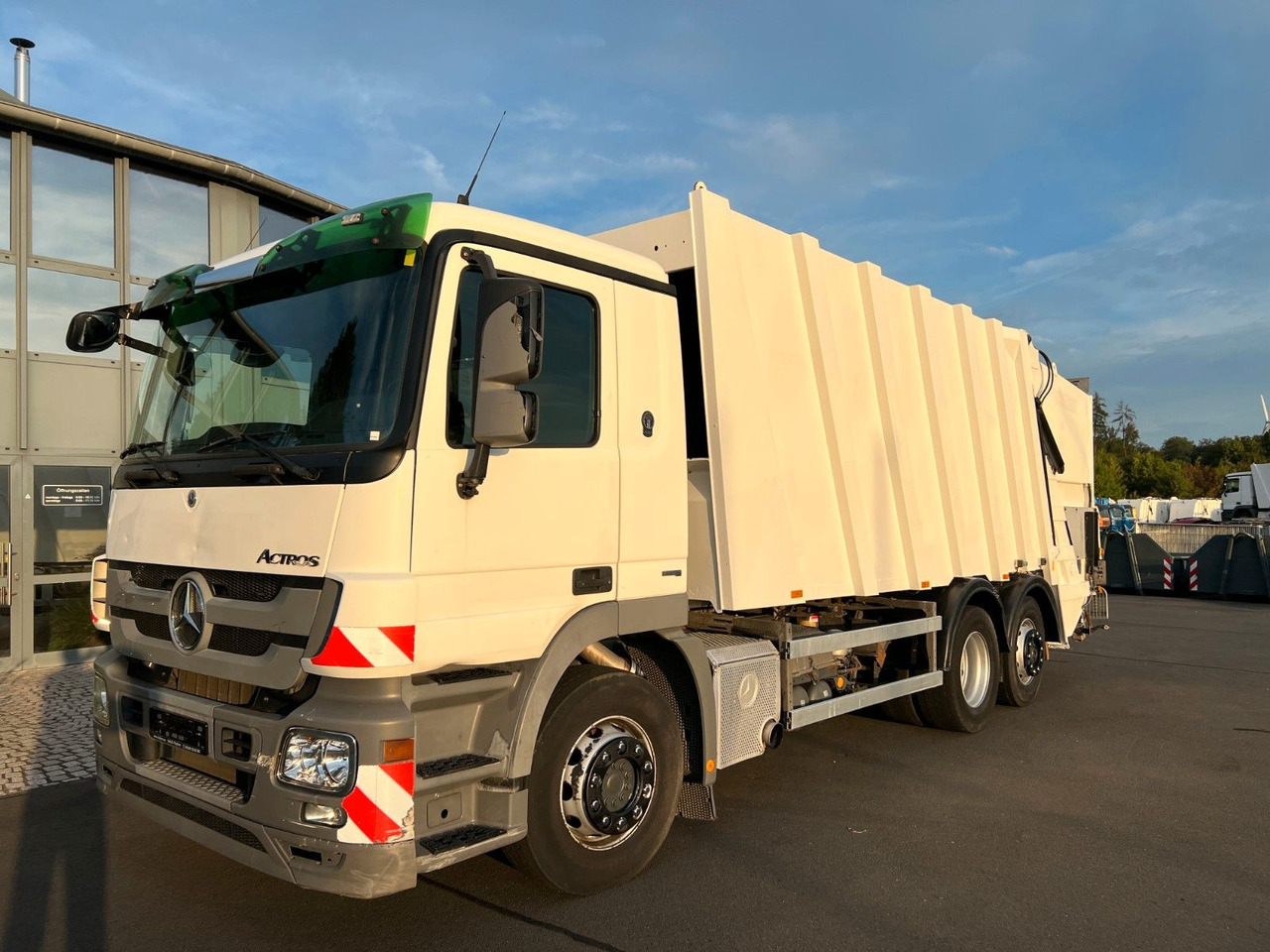 Mercedes-Benz Actros 2532 6x2 MP3 Faun Power Press 524 - משאית אשפה: תמונה 1 Mercedes-Benz Actros 2532 6x2 MP3 Faun Power Press 524 - משאית אשפה: תמונה 1