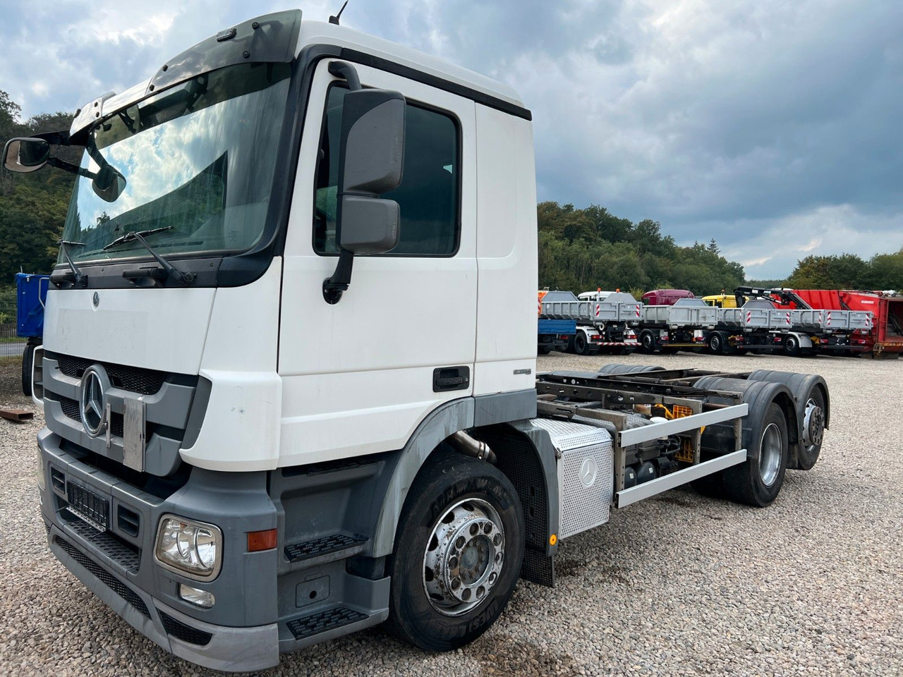 Mercedes-Benz Actros 2536 6x2 Fahrgestell Mercedes-Benz Actros 2536 6x2 Fahrgestell - משאית עם שלדת תא: תמונה 1 Mercedes-Benz Actros 2536 6x2 Fahrgestell Mercedes-Benz Actros 2536 6x2 Fahrgestell - משאית עם שלדת תא: תמונה 1