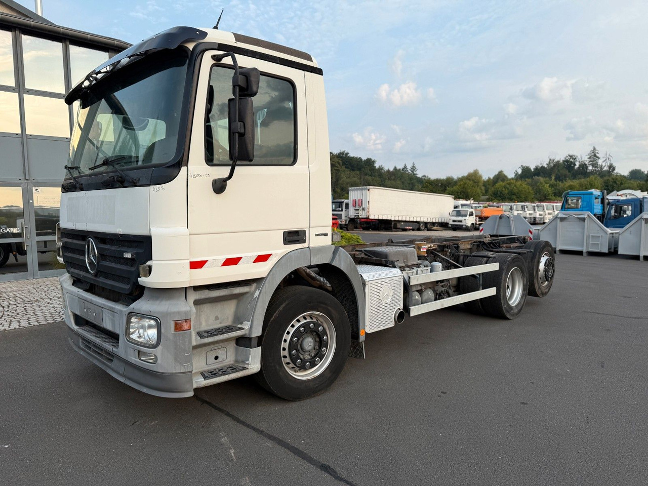 Mercedes-Benz Actros MP 2  2532 6x2 - משאית עם שלדת תא: תמונה 1 Mercedes-Benz Actros MP 2  2532 6x2 - משאית עם שלדת תא: תמונה 1